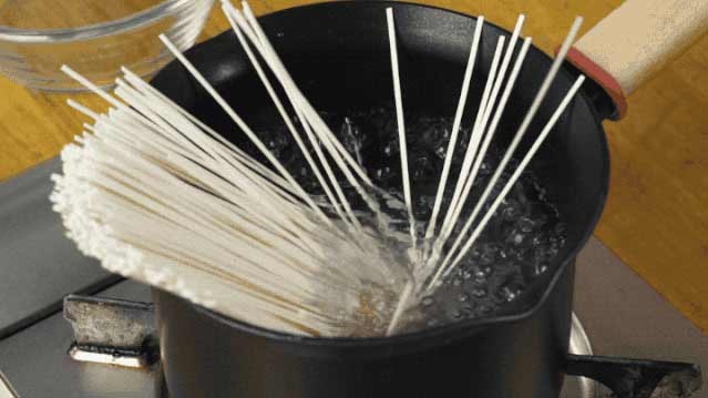 吃米不如吃面，走亲戚不如住店？